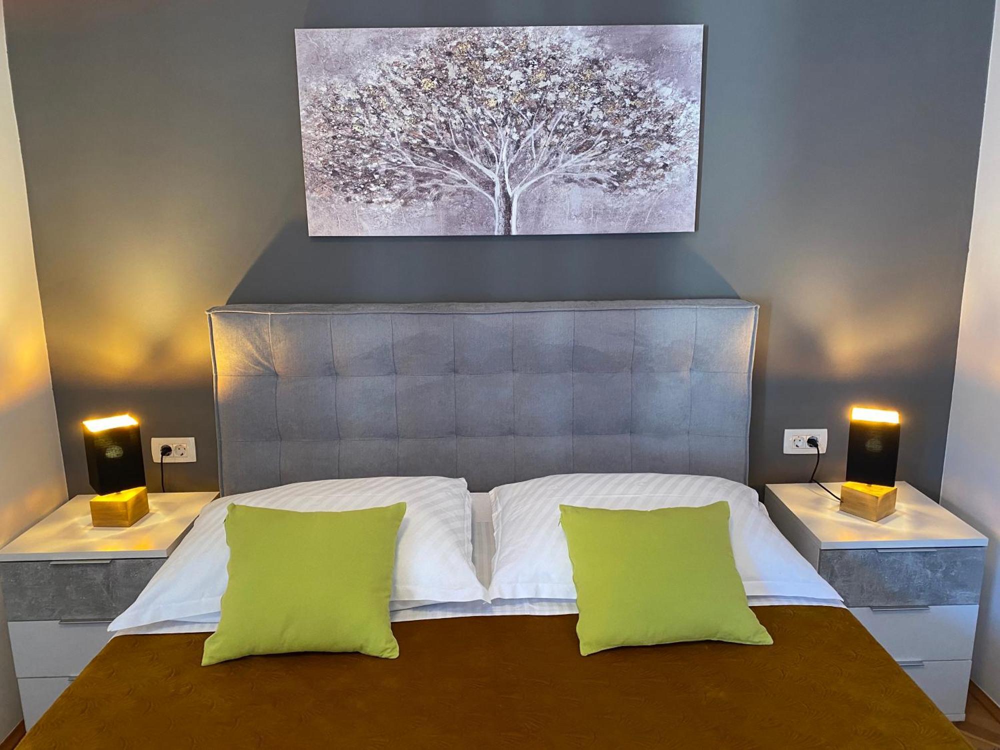 Apartma Paola *
